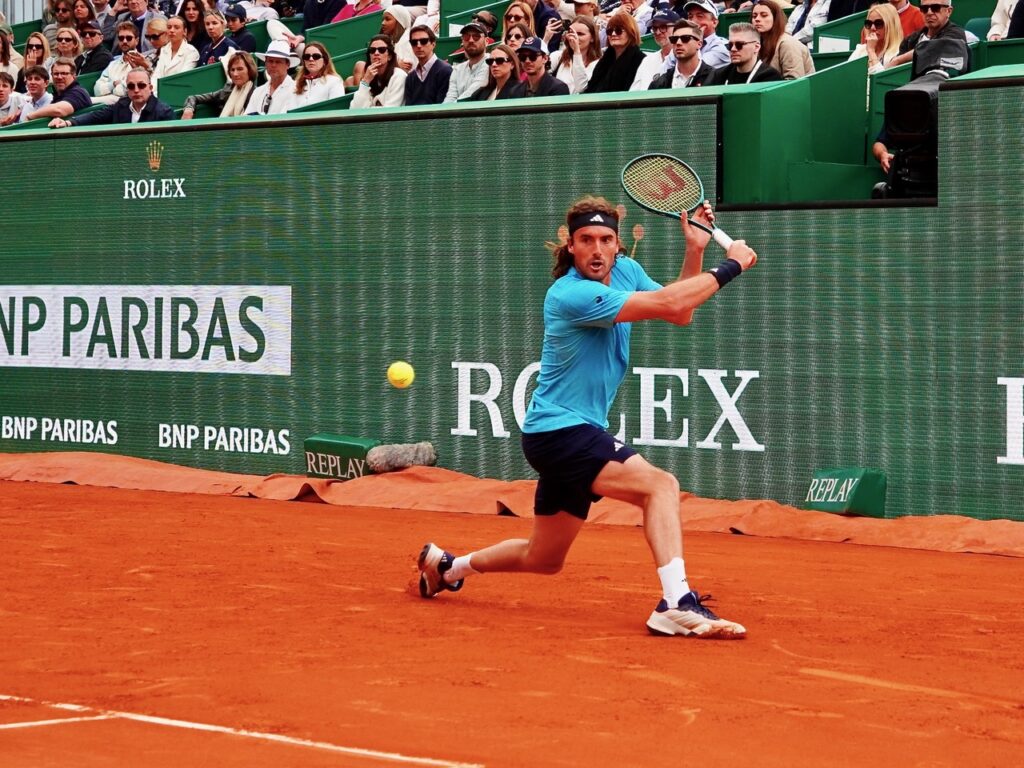 Stefanos Tsitsipas in difficoltà