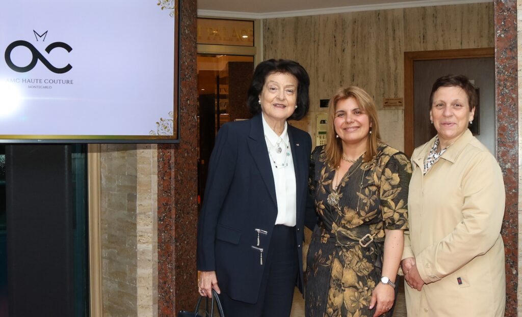 Al centro Angela Petrulli a sinistra Il Segretario di Stato Lambin-Berti e a destra il Direttore del Ministro degli esteri Rosabrunetto