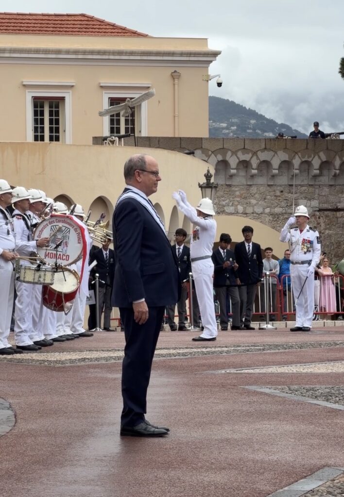 Il Principe Alberto II di Monaco alla parata militare sulla piazza di Palazzo