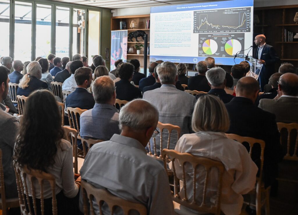 Al Monaco Economic Board l’economista Christophe Barraud ha illustrato le prospettive economiche mondiali per il 2026 considerando le tensioni geopolitiche