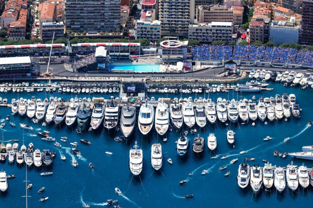 La Formula E torna a Monaco con due gare consecutive tra spettacolo, innovazione tecnologica e mobilità sostenibile nel cuore del Principato.