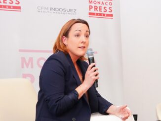 Caporedattrice del servizio politico di BFM TV, Marie Chantrait ha raccontato il suo percorso al Monaco Press Club, tra campagne elettorali, reportage negli Stati Uniti e le nuove sfide dell’informazione.
