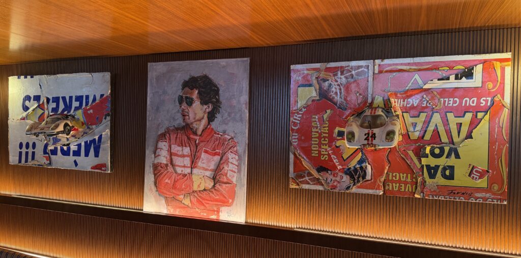 Gli artisti che esponso a Motors al quai des artistes Monaco sono: Gli artisti presenti sono: Harry James, Sly2, Mr OneTeas, Indy Saki, Loris Quintana, Kotek, Dario Vella, Asia Nasi, Rice e Gérard Haton Gauthier.