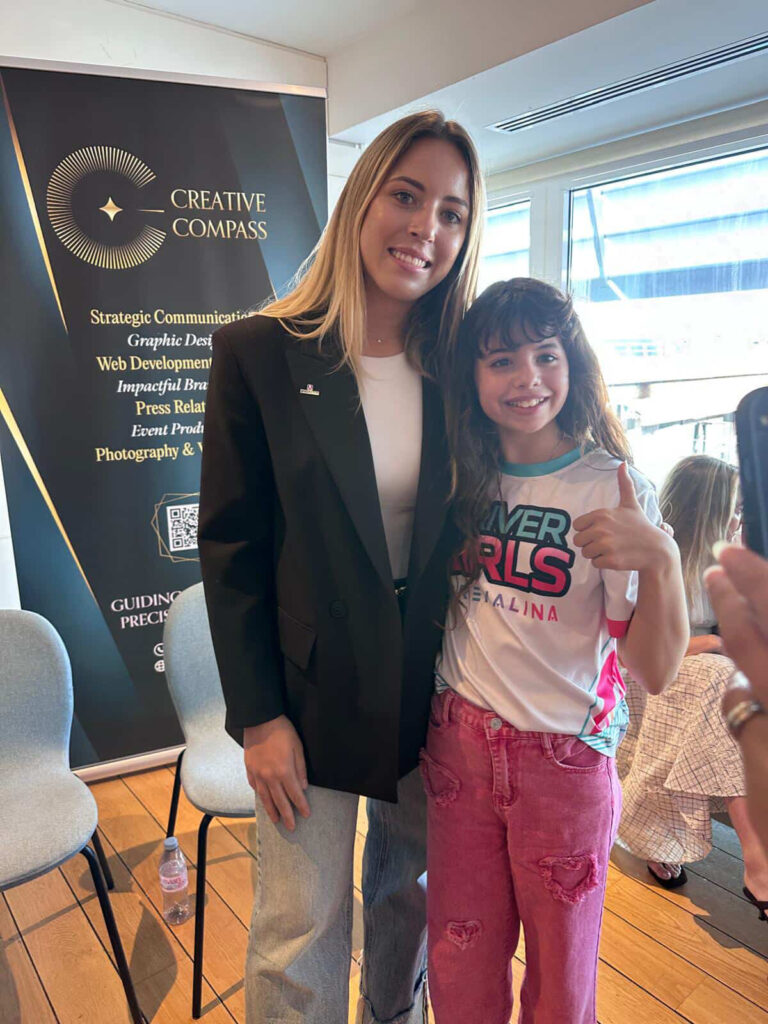 La pilota Nerea Martì con la sua sua fan Lina Salmanca già pilota automobilistica in erba