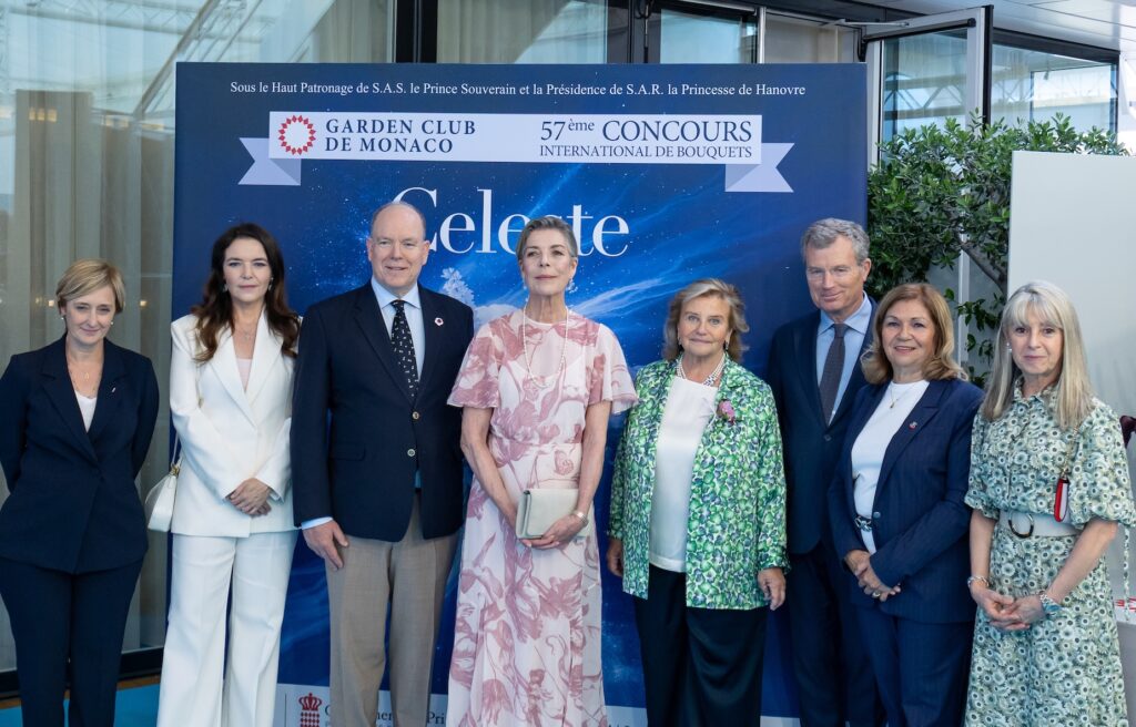 Al centro S.A.R. la Principessa di Hannover, S.A.S. il Principe Albert II, Melany-Antoinette de Massy, il Ministro Céline Caron; al centro Cecilia Casiraghi, vice-presidente del Garden Club, il Ministro di Stato Mirmand, per il C.N. Corinne Bertani e l'assessore comunale Karyn Ardisson Salopek, ft.F.Nebinger/Palais Princier