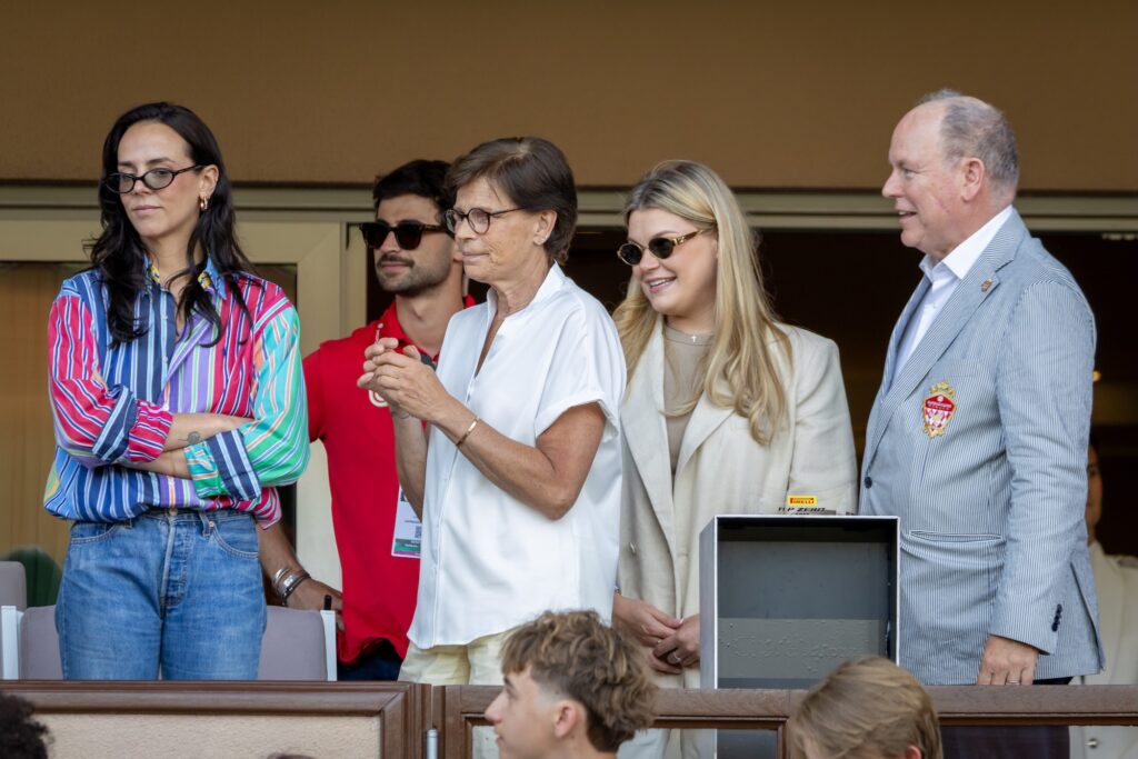 A seguire la partita il Principe Alberto II la Principessa Stephanie, le sue due figlie, Pauline Ducruet, e Camille Gottlieb