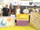 I vincitori dello Street Art Junior Challenge a UPAINT Monaco: Alberto Colman, organizzatore di UPAINT; Jeanne-Marie Mariani; Marjorie Crovetto, vice-sindaco di Monaco; Étienne Mouraire e Ethan Boodoo