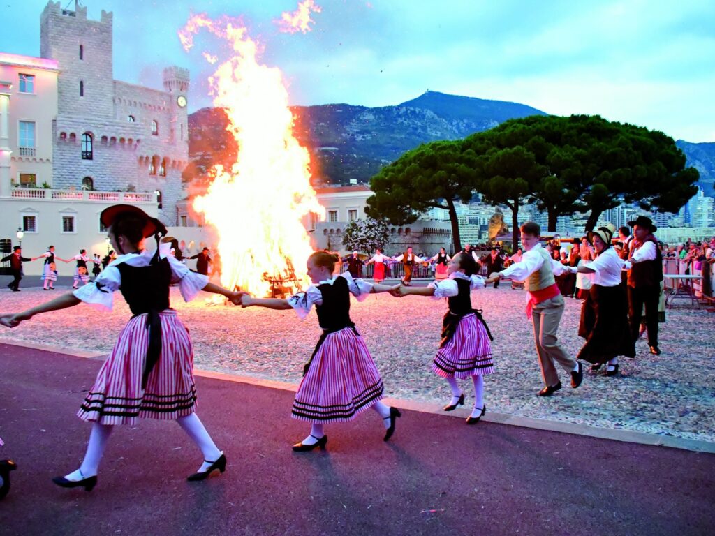 Un'edizione passata della Festa di San Giovanni sulla piazza di Palazzo