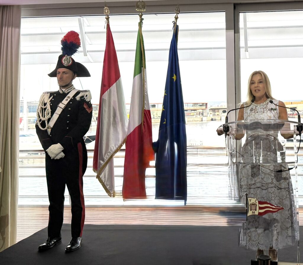 L'Ambasciatore Manuela Ruosi durante il discorso per il 2 giugno per gli 80 della Repubblica italiana