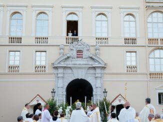 Il Principato di Monaco ha celebrato la Festa del Corpus Domini, alla presenza delle LL.AA.SS. il Principe Alberto II e la Principessa Charlène.