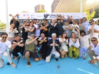 S.A.S. il Principe Alberto II visita il villaggio di UPAINT e incontra gli artisti con foto ricordo per il 10° anniversario del Festival di Street Art di Monaco a favore della FPA2.