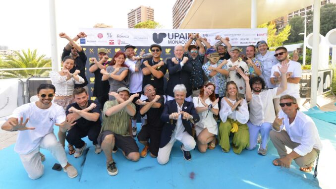 S.A.S. il Principe Alberto II visita il villaggio di UPAINT e incontra gli artisti con foto ricordo per il 10° anniversario del Festival di Street Art di Monaco a favore della FPA2.