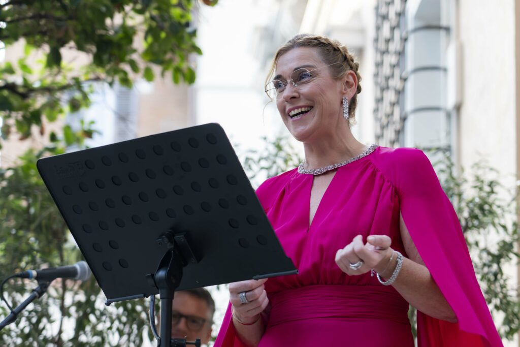 L'Ambasciatore Anne Eastwood durante il discorso