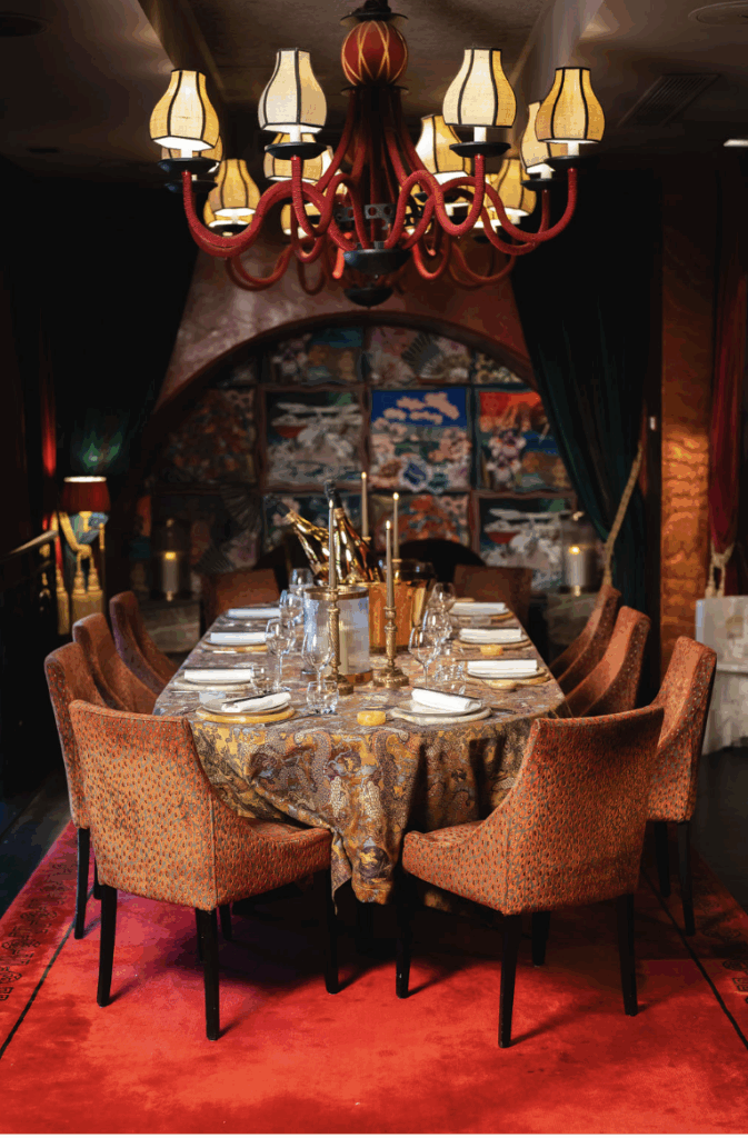 Al buddha Bar Monte-Carlo è stato presentato un boudoir contemporaneo, dove design, alta gastronomia e arte della tavola s'incontrano, firmato Moghadam.