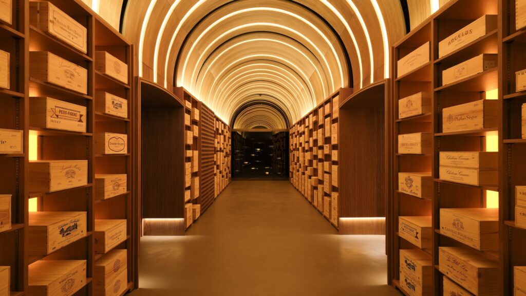 La prestigiosa cantina dell'Hotel de Paris