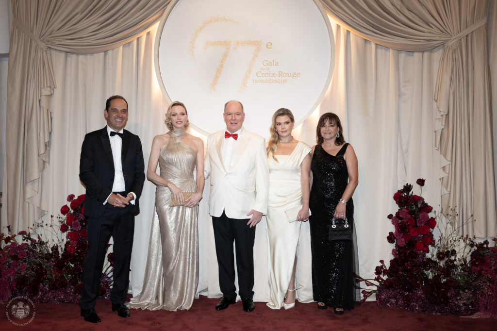 LL.AA.SS. i Principi Albert II e Charlene, a sinistra Frédéric Platini segretario generale della CRM e a destra Camille Gottlieb e Bettina Ragazzoni-Janin, tesoriere del CRM.