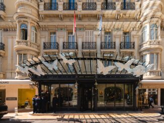 Per il terzo anno consecutivo Christine Marchal e Céline Pagès trasformano il Resort Monte-Carlo SBM in un'opera d'arte a cielo aperto.