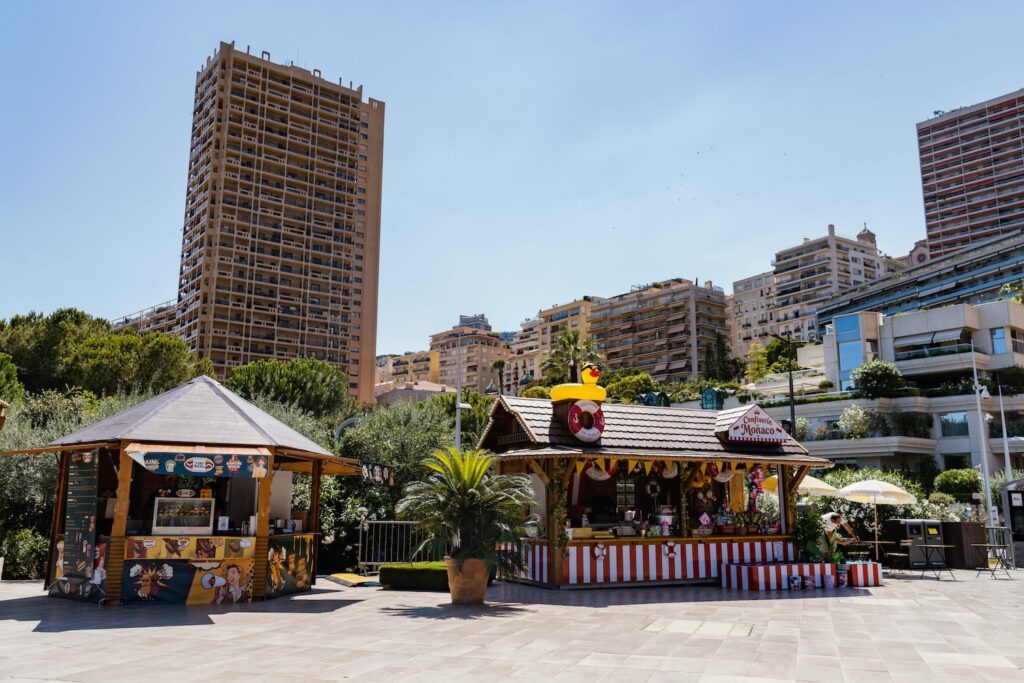 Animazioni lungo al Larvotto a Monaco