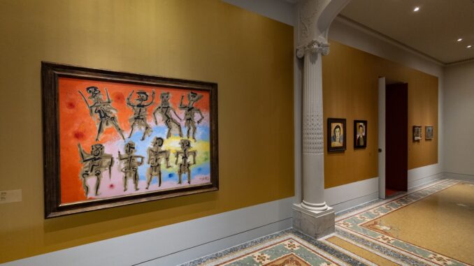 Oltre 160 opere raccontano l’universo fantastico e simbolico di Victor Brauner nella grande mostra del NMNM, aperta fino al 3 gennaio 2027.