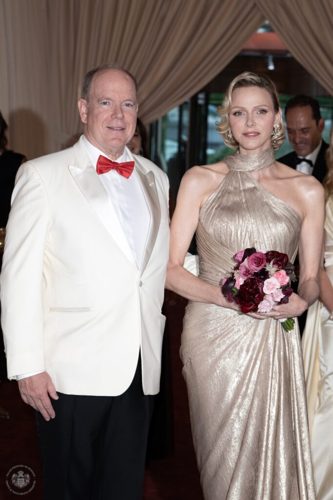 I Principi Alberto II e charlene al loro arrivo al al 77° Gala delal Croce rossa di Monaco