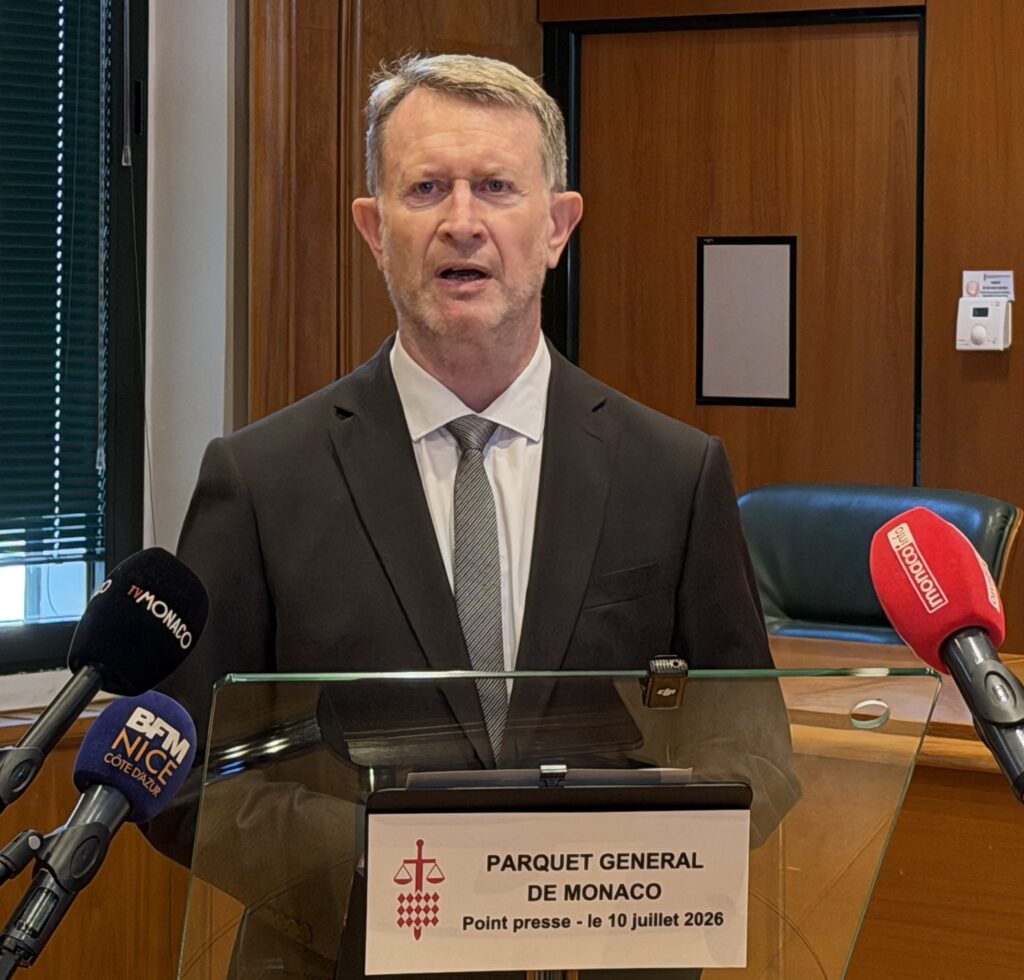 l procuratore generale di Monaco, Stéphane Thibault, fa il punto sulle condizioni dei tre feriti: Ermolaev migliora ma non può ancora parlare, la compagna resta in prognosi gravissima, mentre il figlio è in ripresa.