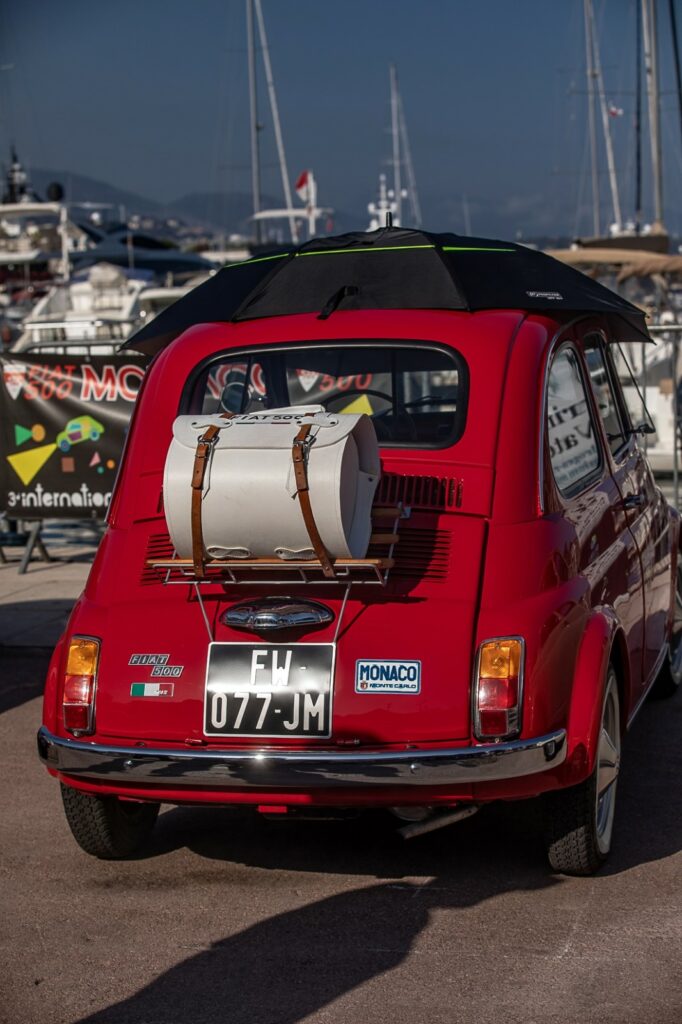 Ancora per tutta la domenica 19 luglio, il Port Hercule ospita il VI Monaco International Meeting Fiat 500, tra auto d’epoca, musica, solidarietà.