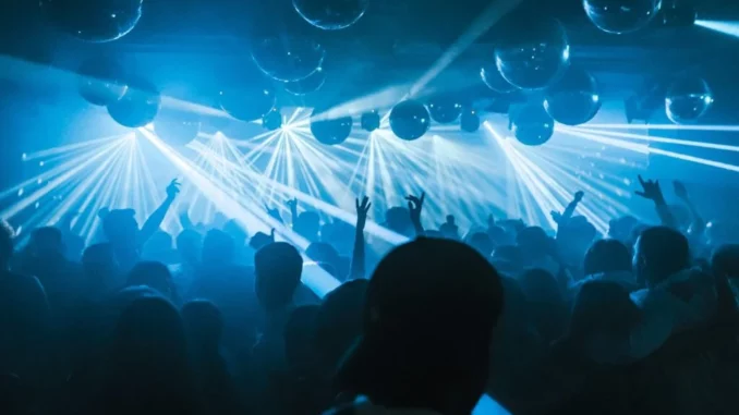 Dal 31 luglio nuove regole a Monaco per discoteche, ristoranti e locali pubblici. Vietate fiamme libere e dispositivi che possano provocare incendi.