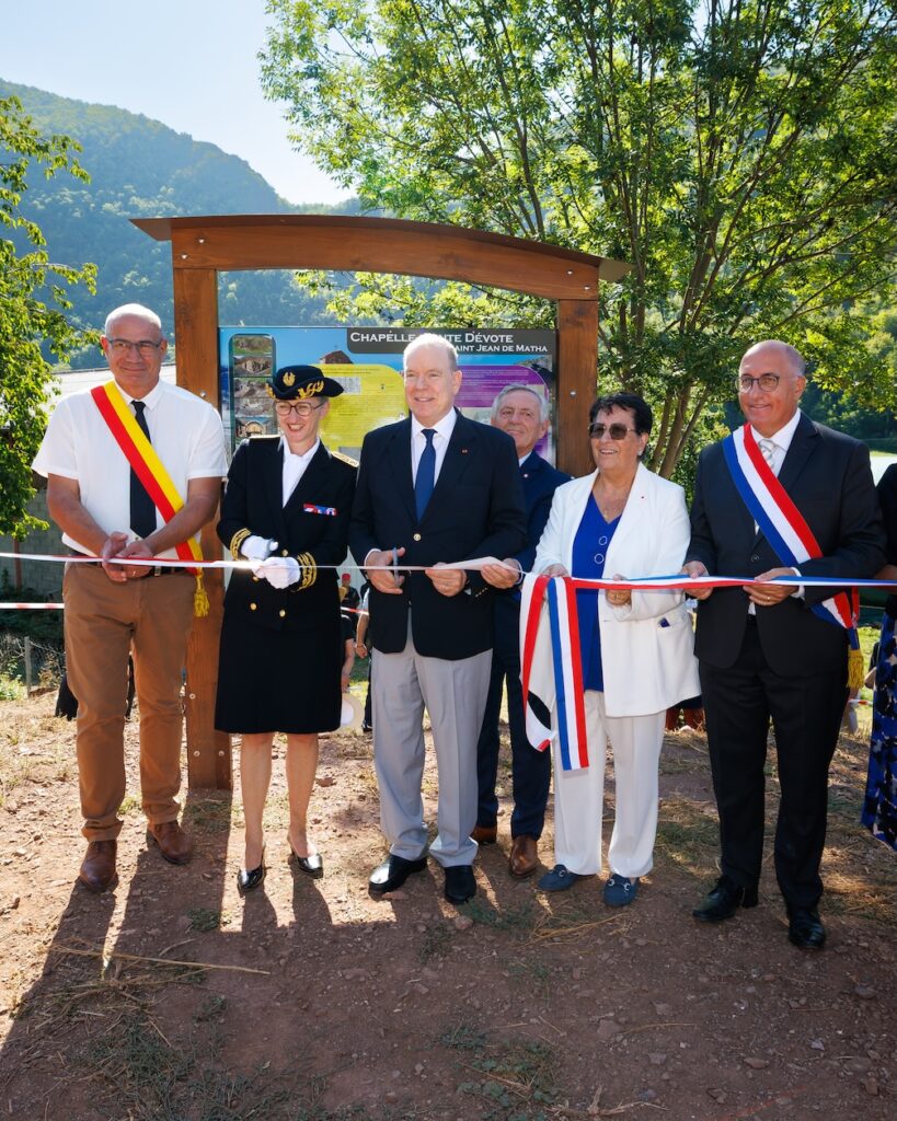 Il Sovrano ha inaugurato con le autorità locali la Cappella dedicata a Santa Devota a Faucon-du-Caire