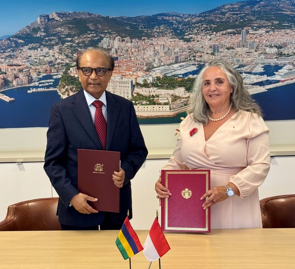 I due rappresentanti Permanenti alle Nazioni Unite che hanno firmato l'accordo, per Monaco l'Ambasciatore Isabelle Picco e Milan J. N. Meetarbhan per Mauritius. 