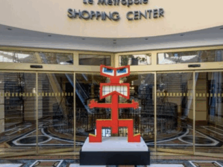 Fino al 31 agosto il Metropole Shopping ospita una mostra dedicata all'artista americano Kenny Scharf, icona della scena newyorkese pop-art degli anni Ottanta, in collaborazione con Opera Gallery Monaco.