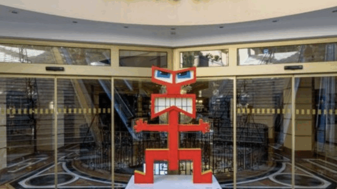 Fino al 31 agosto il Metropole Shopping ospita una mostra dedicata all'artista americano Kenny Scharf, icona della scena newyorkese pop-art degli anni Ottanta, in collaborazione con Opera Gallery Monaco.
