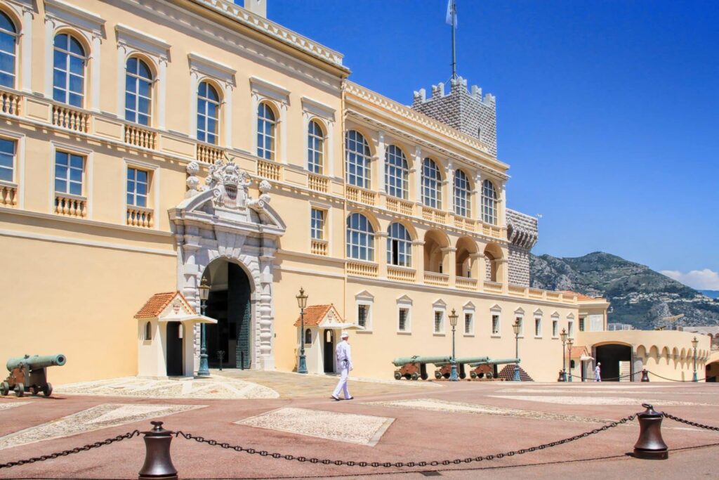 Dal Palazzo dei Principi al Museo Oceanografico, dal Larvotto al Casinò di Monte-Carlo: ecco i luoghi imperdibili per scoprire il Principato.