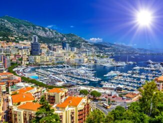 Dalle antiche "Feriae Augusti" alla festa dell'Assunzione: ecco perché il 15 agosto è una delle ricorrenze più sentite, soprattutto in Italia.