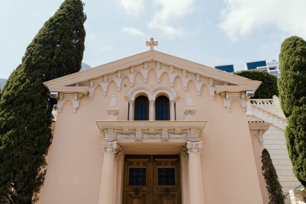 Dal 3 al 10 agosto interventi di riqualificazione sul sagrato della cappella. Accesso vietato ad alcune zone del cimitero.