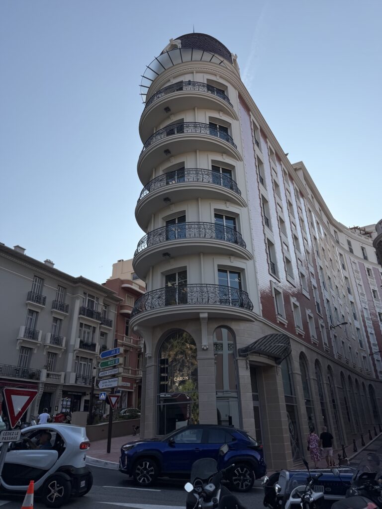 La banca Edmond de Rothschild ha inaugurato il nuovo quartier generale alla Condamine. Un edificio di 11 piani che celebra i 40 anni di presenza nel Principato.