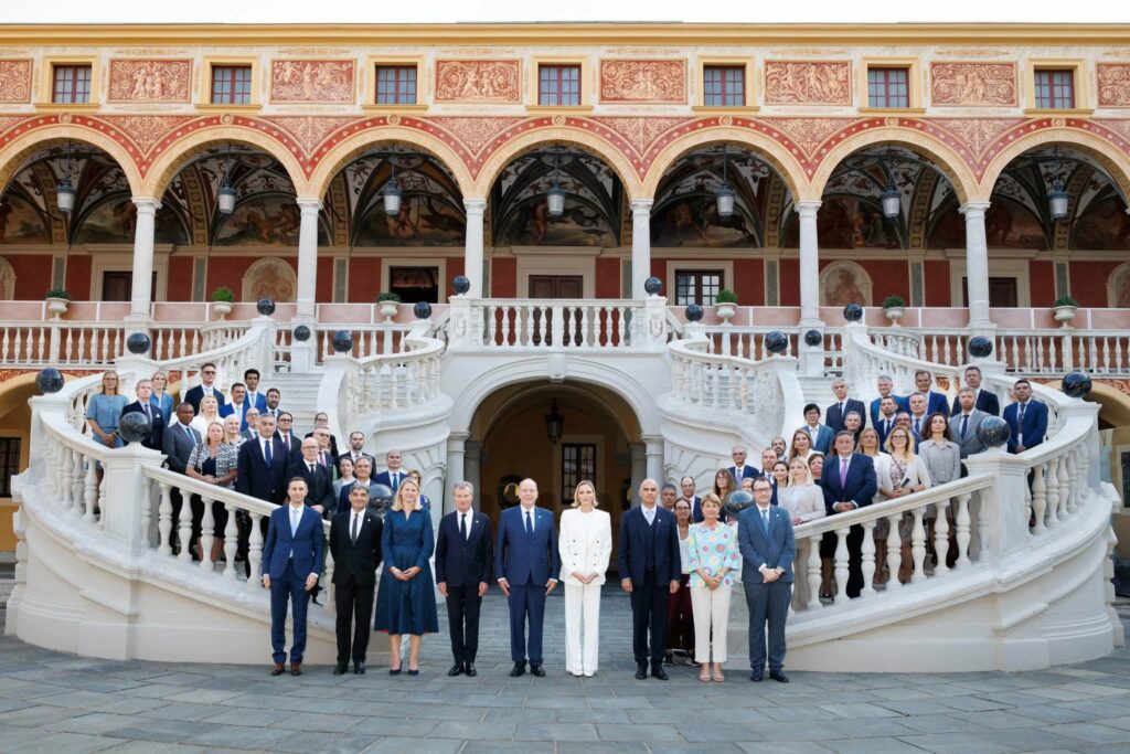 Il Principe Alberto II e la Principessa Charlene hanno accolto a Palazzo gli ambasciatori e i rappresentanti permanenti dei 46 Stati membri del Consiglio d'Europa, in occasione della Presidenza monegasca del Comitato dei Ministri.