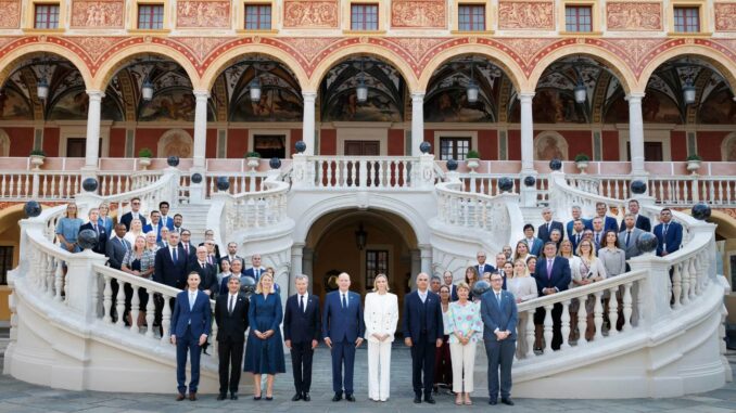 Il Principe Alberto II e la Principessa Charlene hanno accolto a Palazzo gli ambasciatori e i rappresentanti permanenti dei 46 Stati membri del Consiglio d'Europa, in occasione della Presidenza monegasca del Comitato dei Ministri.
