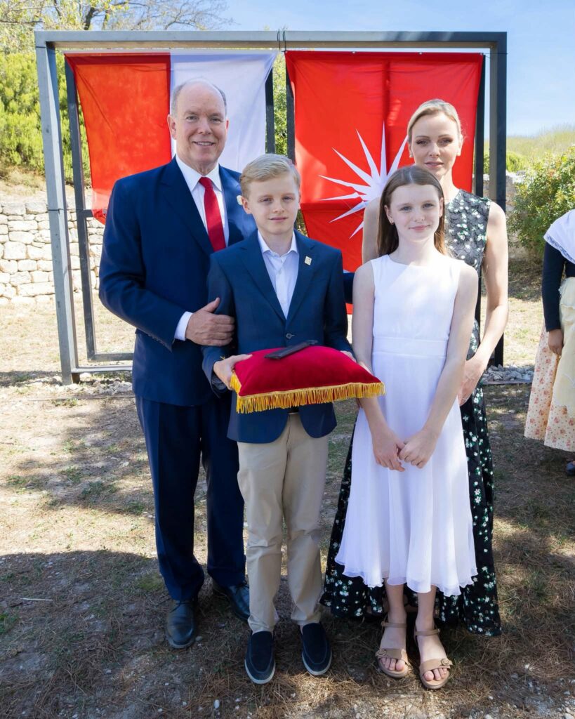 Il Principe Ereditario Jacques Marchese di Baux de Provence riceve le chiavi della città