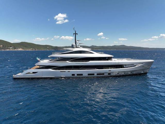 Il Principe Alberto II in visita al Monaco Yacht Show è salito a bordo del Benetti Dagger ibrido 67