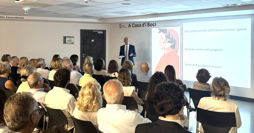 Paolo Di Muro durante la conferenza alla Dante di Monaco