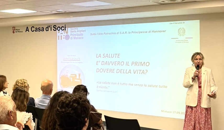 La presidente Dante, Maria Betti introduce l'invitato