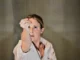 Il 30 settembre al Teatro della Vita, Lisa Galantini interpreta il monologo di Chiara Pasetti dedicato alla poetessa milanese, con la voce fuori scena di Massimo Popolizio.