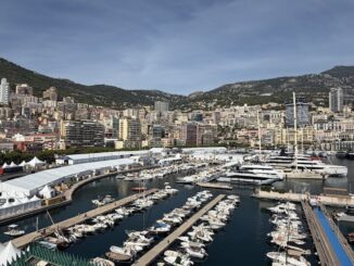 Il Porto Hercule di Monaco, fino al 26 settembre è capitale dello Yachting internazionale con 120 superyacht ormeggiati e un centinaio alla fonda nella baia antistante.