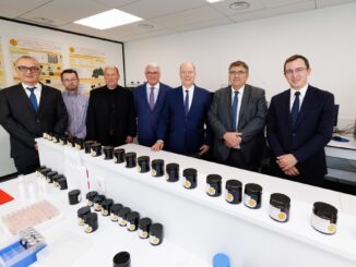 S.A.S. il Principe Alberto II ha visitato un centro di ricerca a Marignane, l'Observatoire Français d'Apidologie che studia le proprietà della propoli,