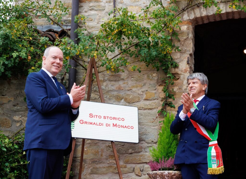 Il Principe Alberto II in visita a Cerretto Langhe sito storico dei Grimaldi
