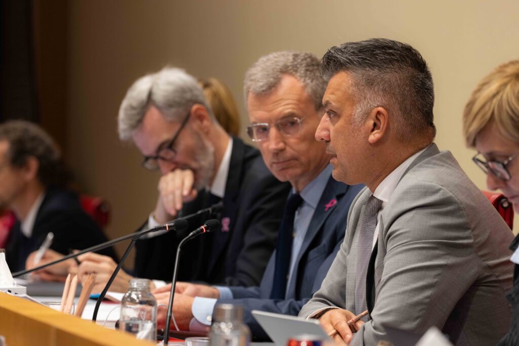 Thomas Brezzo e l'assemblea hanno votato la legge di protezione del rocher ma ha ribadito:Non siamo una camera di registrazione.