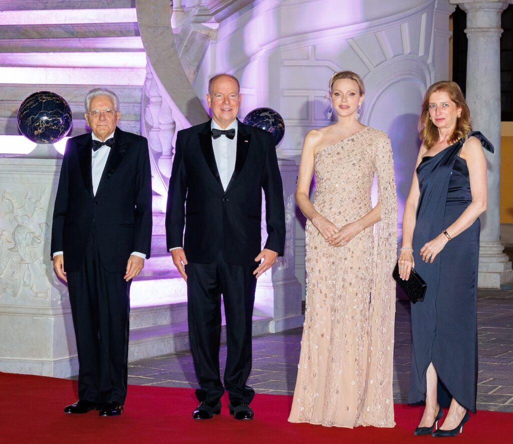 LL.AA..SS. i Principi Alberto II e Charlene con il Presidente Sergio Mattarella e la figlia Laura, pronti per la serata all'Opera Garnier a Monte-Carlo
