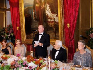 LL.AA..SS. i Principi Alberto II e Charlene con il Presidente Sergio Mattarella e la figlia Laura, pronti per la serata all'Opera Garnier a Monte-Carlo