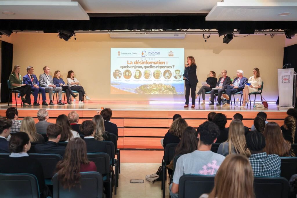 Cinzia colman, presidente del Monaco press Club ha moderato la tavola rotonda sulla disinformazione
