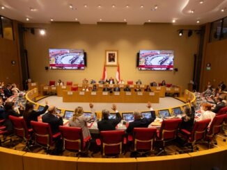 Serata legislativa al Conseil National, che ha approvato all'unanimità due progetti di legge: tolto il numero chiuso per i commercialisti monegaschi e il diritto al conto in banca
